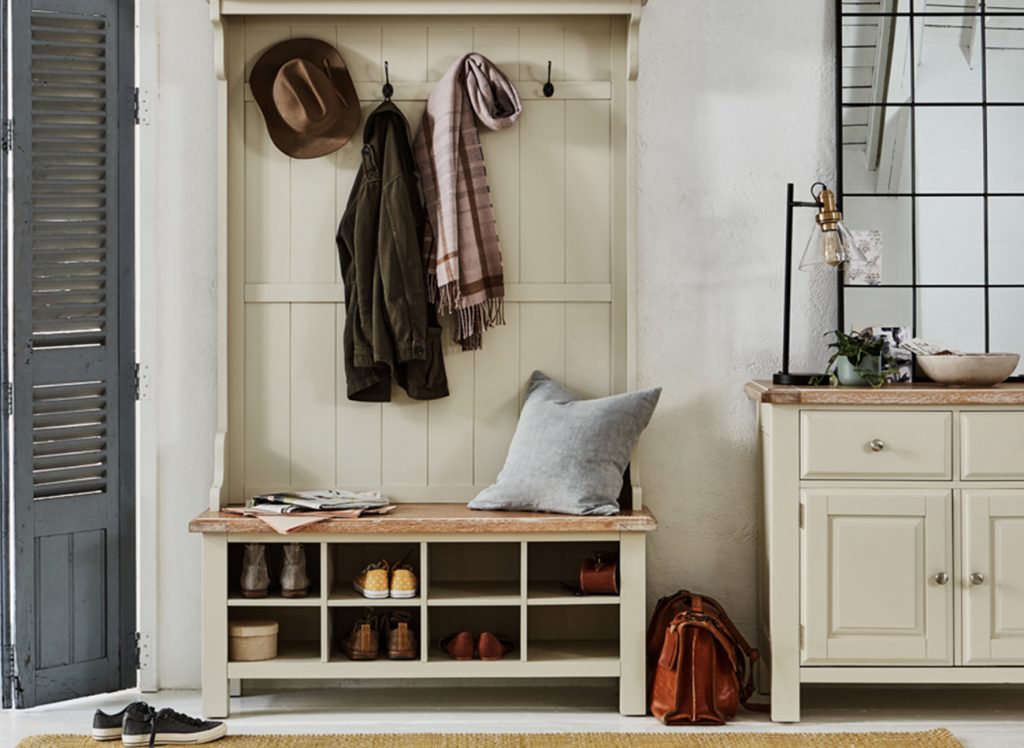 Choosing the right entrance furniture shoe cabinet